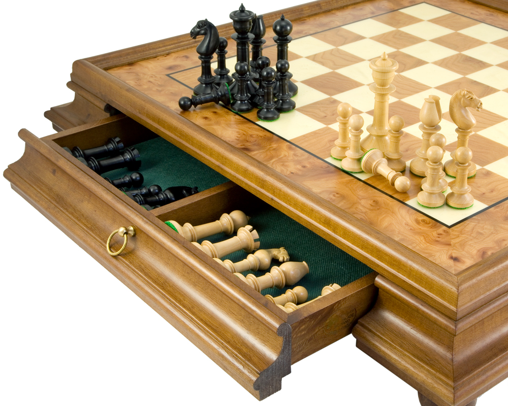 Northern Upright Ebony and Rootwood Traditional Chess Set