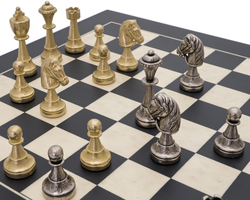 The Finnesburg and Black Classic Chess Set